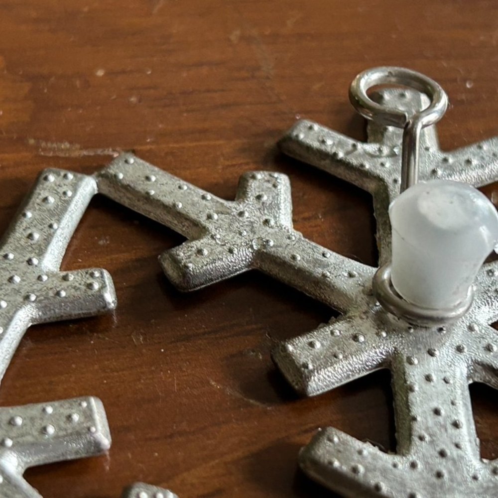 Vintage Silverplated 8" Snowflake Trivet with Hook for Hanging - Picture 7 of 7